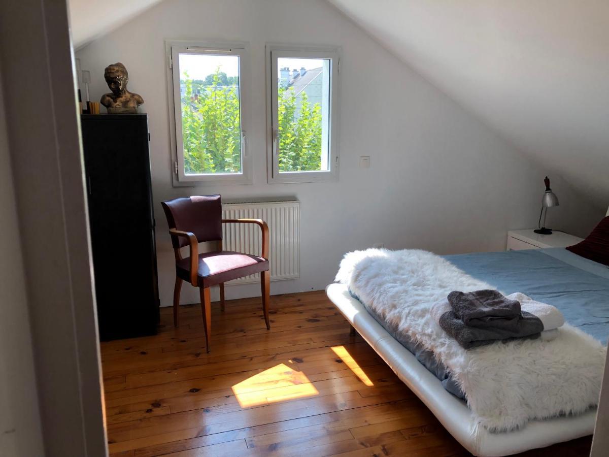 Chambre Hotes Nichee Sous Les Toits Ρεν Εξωτερικό φωτογραφία