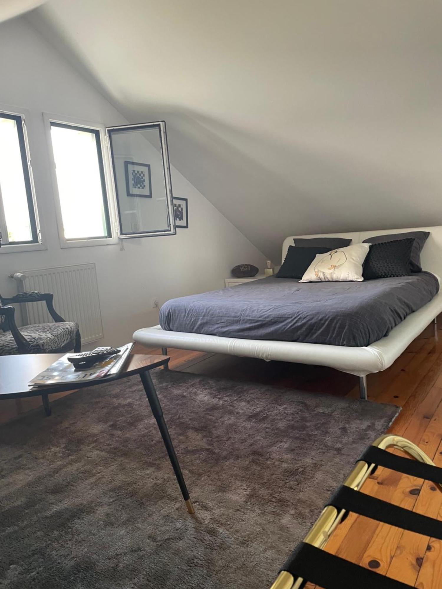 Chambre Hotes Nichee Sous Les Toits Ρεν Εξωτερικό φωτογραφία